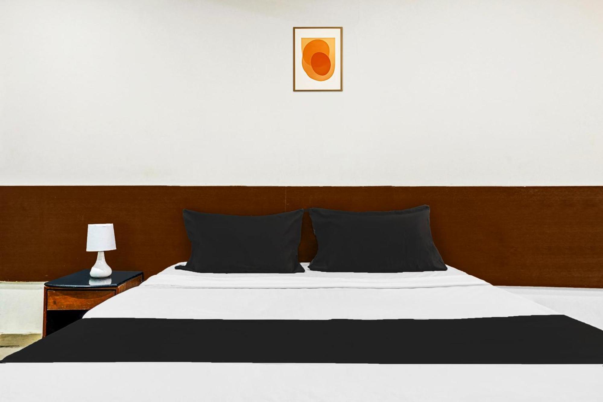 Hotel O Royal Lodge Koregaon Экстерьер фото