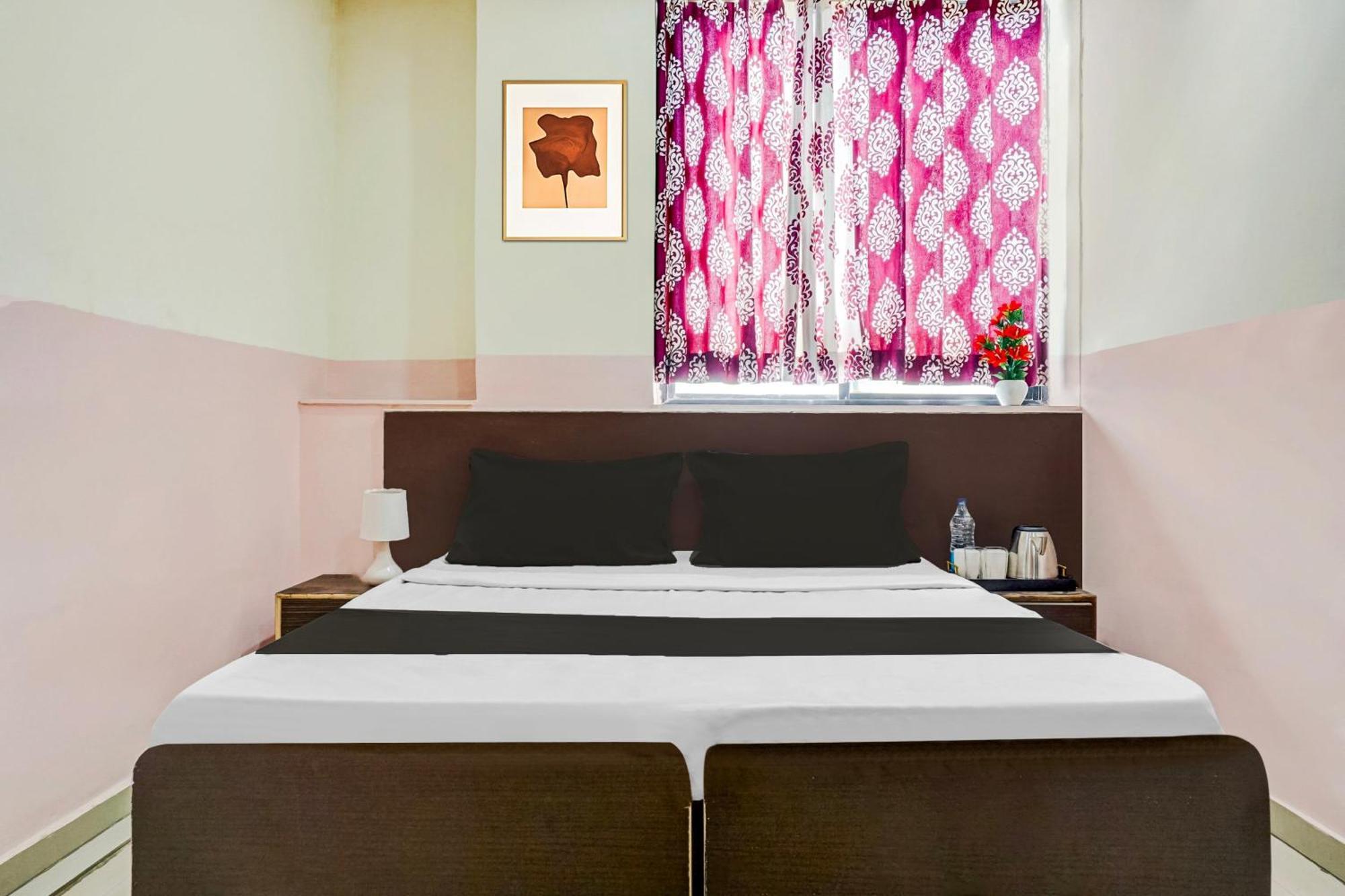 Hotel O Royal Lodge Koregaon Экстерьер фото
