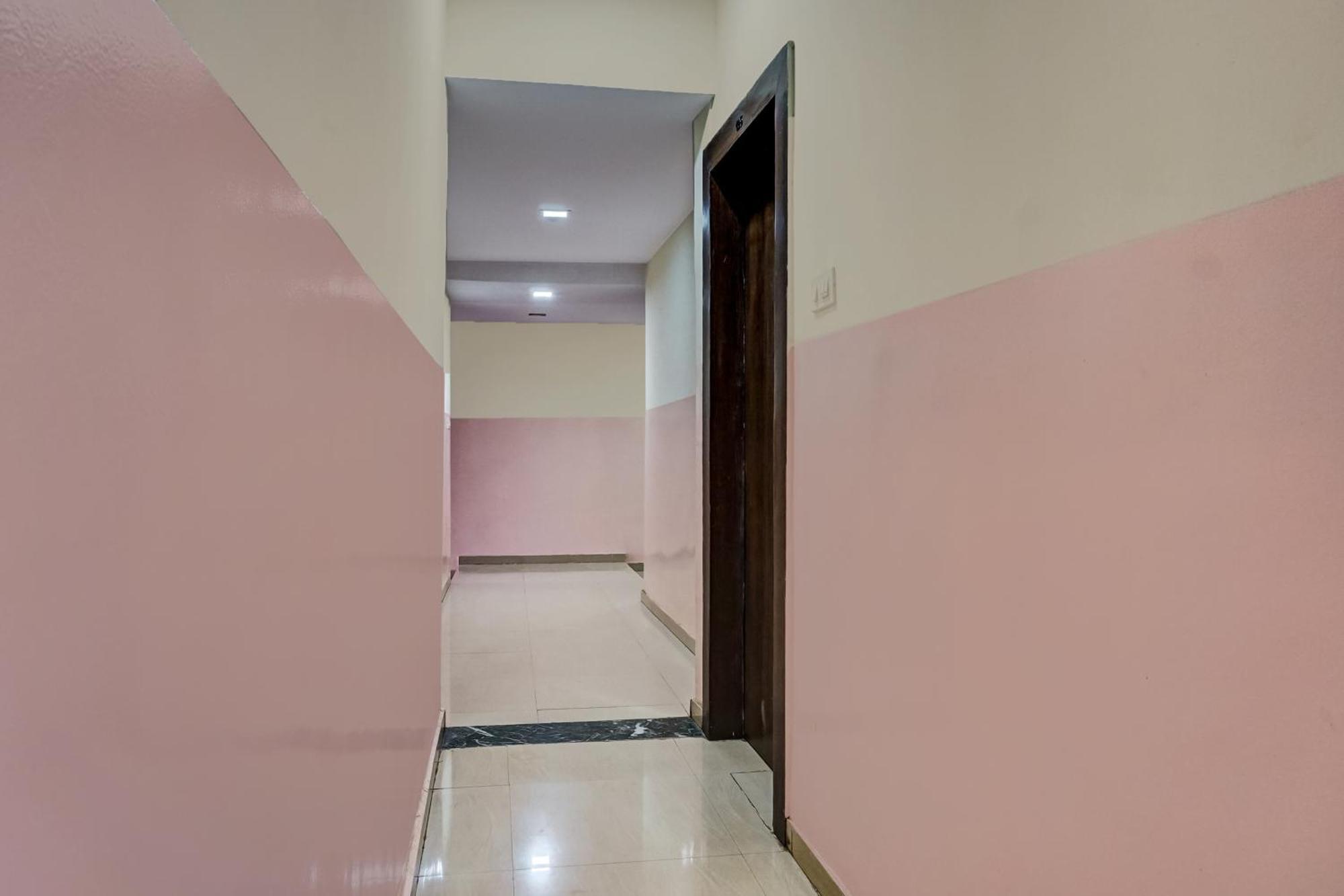 Hotel O Royal Lodge Koregaon Экстерьер фото